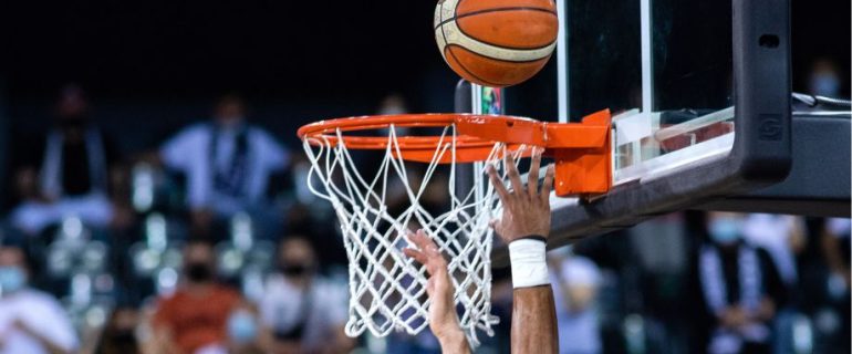 Torneos nacionales de basquetbol ” universitario”, varonil y femenil.