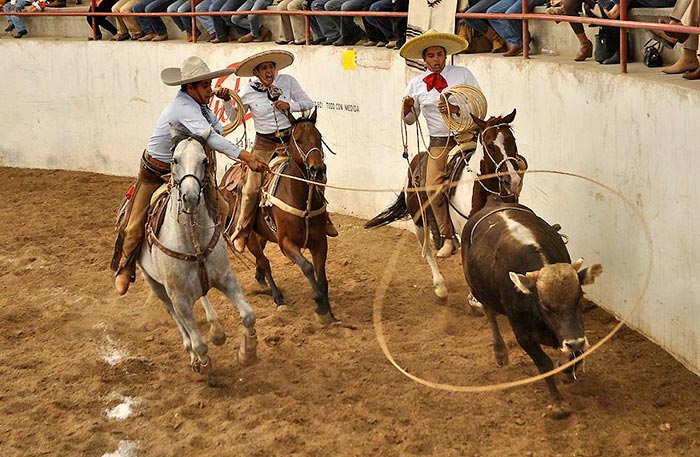 Charreada de nocturna de luces